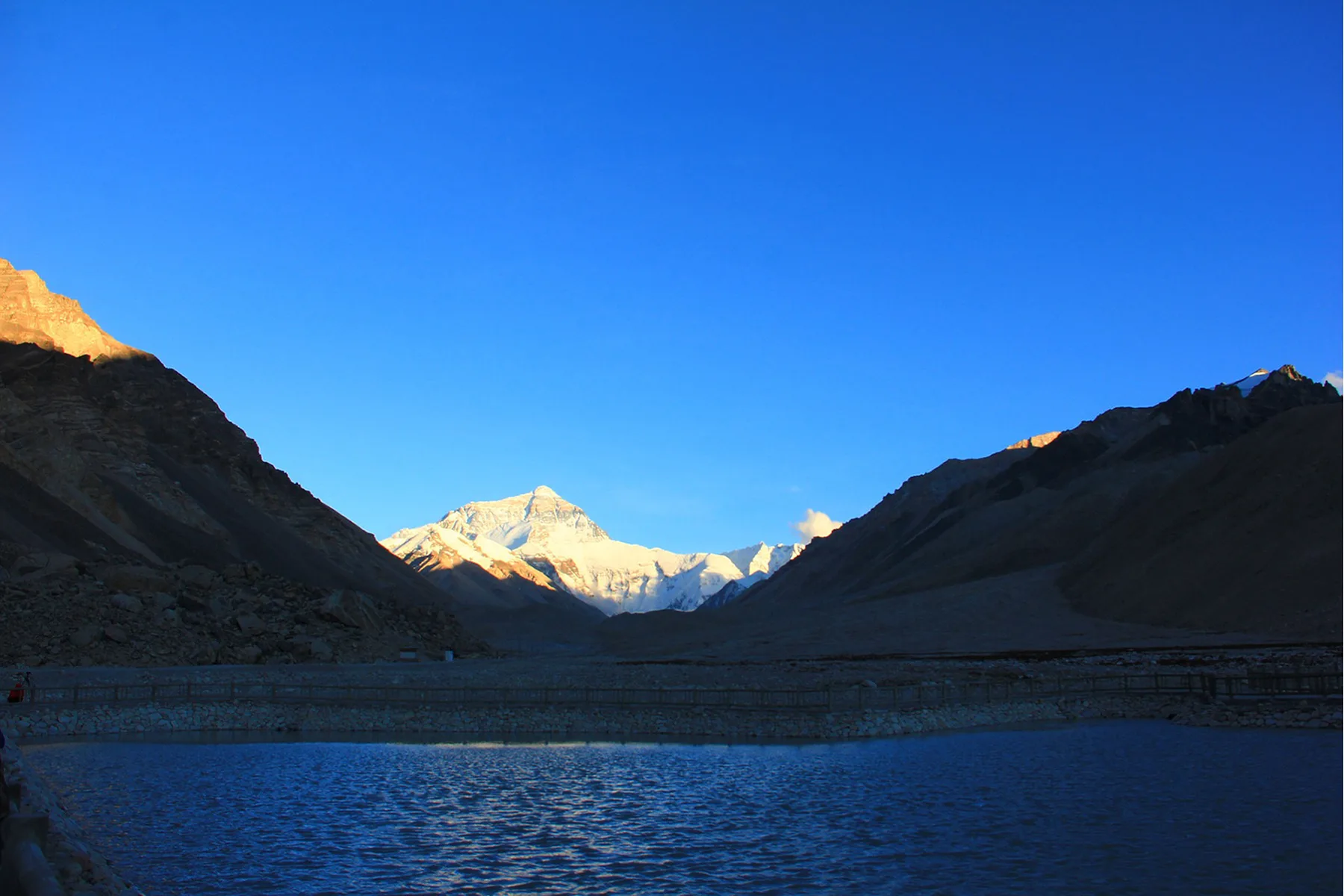 ev_mount-everest-1502350_1920